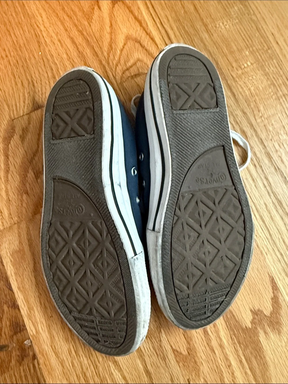 Converse Kids Low-Top Sneakers in Navy and White